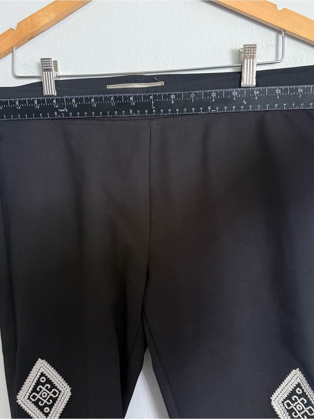 Double D Ranch Women's L Black Leggings with White Geometric Embroidery - Picture 8 of 11